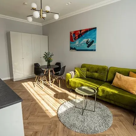 Hustler Home